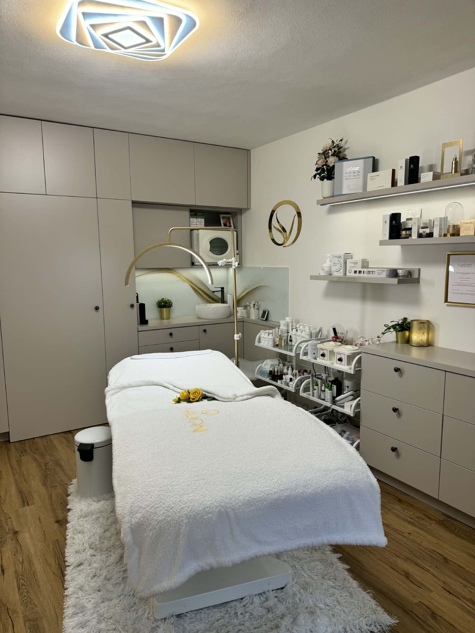 salon-Provence-Monika-Kubatova-interier