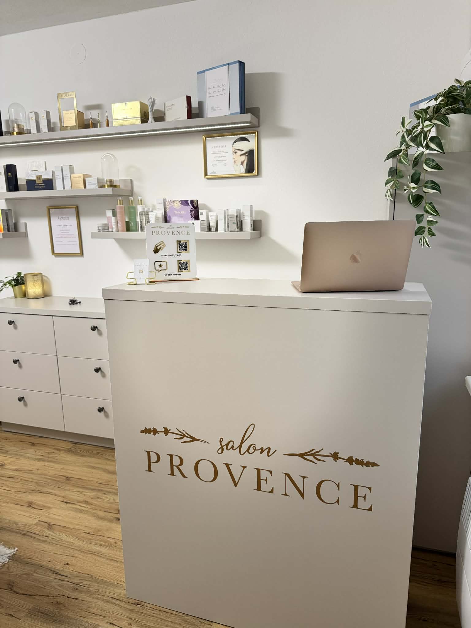 salon-Provence-Monika-Kubatova-interier_4